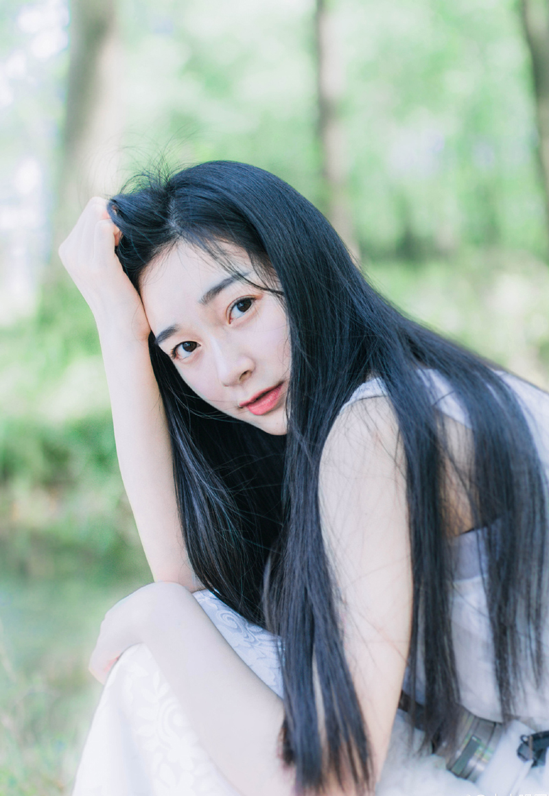 看不得你穷：怕你连累他。可以拿你来取笑，自慰，做笑料。